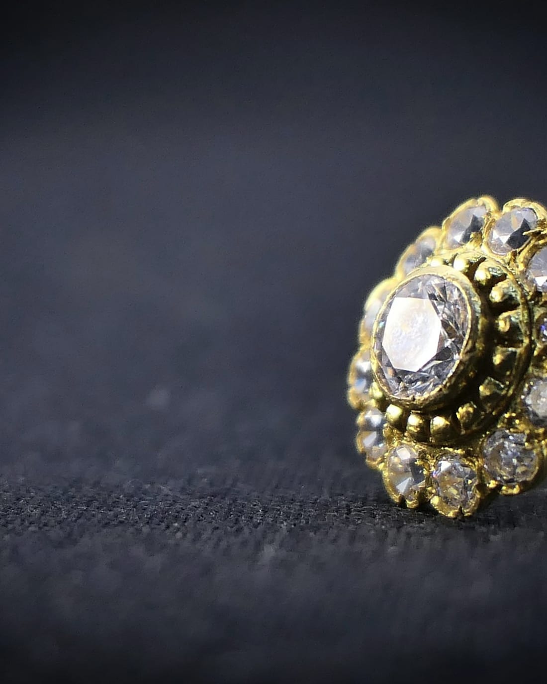 Old-cut diamond cluster ring in yellow gold